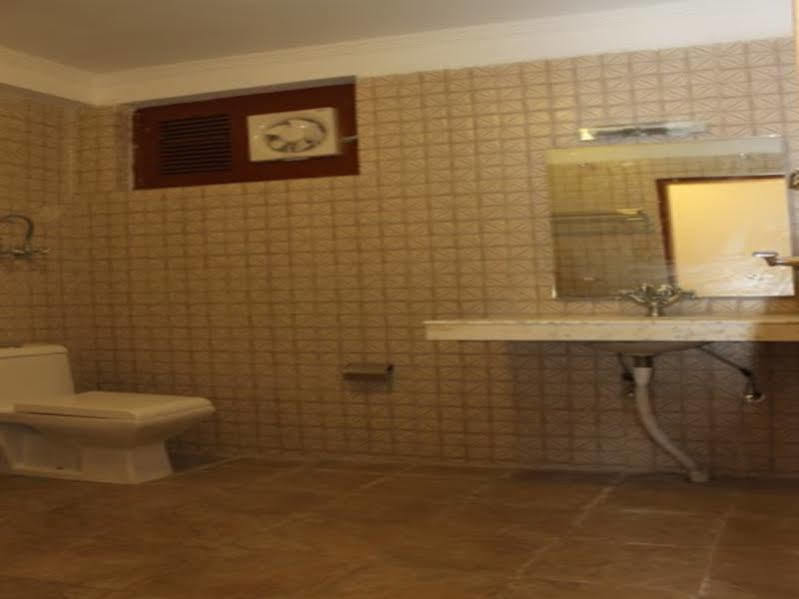 Oyo 3146 Six Season Regency Otel Jagatsukh Dış mekan fotoğraf